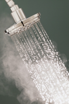 La temperatura dell’acqua calda cambia mentre fai la doccia?